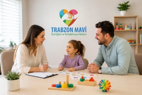 Trabzon’da özel eğitim ve rehabilitasyon merkezi seçimi için aile, çocuk ve uzman görüşmesini gösteren blog görseli